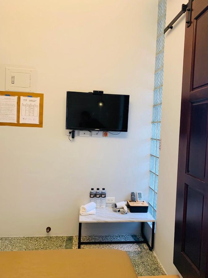 Oyaji Guesthouse-依人數床位數計價開放房型 Ταϊνάν Εξωτερικό φωτογραφία